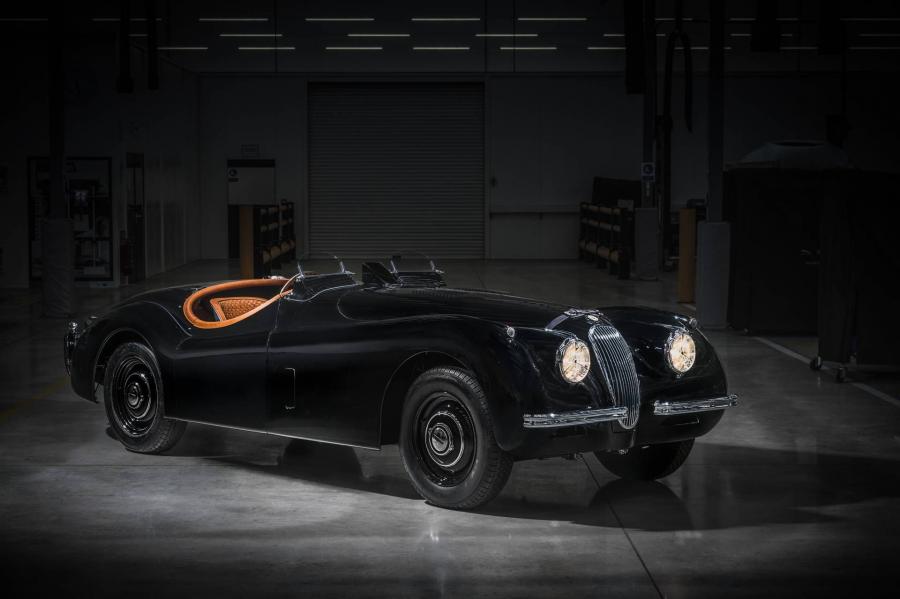  Jaguar XK120 Roadster by Jaguar Classic Restores 1954 года  (фото 1 из 34)